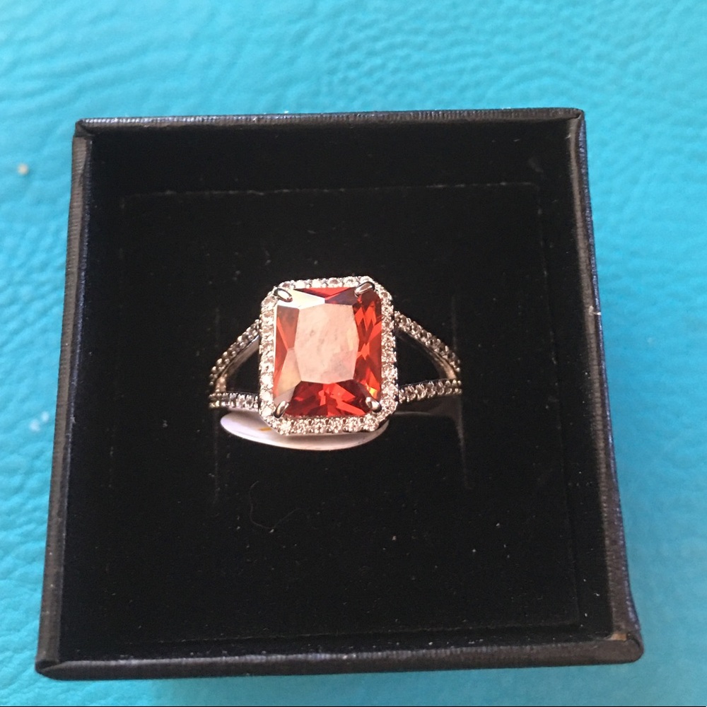 Ring Bomb ruby and white topaz ring